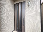 居住者の帰り、訪れる方を優しく迎え、やすらぎに満ちた生活空間を予感させる。健やかな暮らしを楽しめそう。
