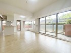 家族と過ごす時間を大切にしたい方にぴったりの明るくゆとりある住空間です。