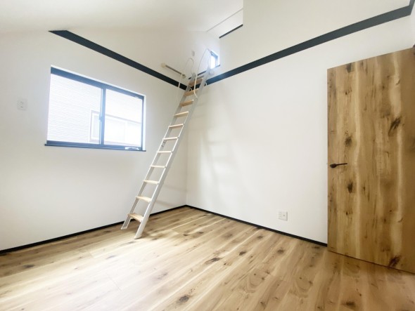 洋室6.1帖。一日の疲れをいやしてくれる主寝室。時を忘れて過ごす場所として過ごせるお部屋です。
