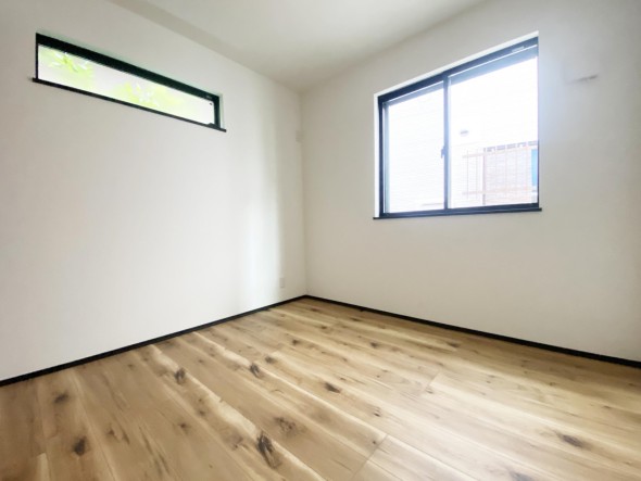 納戸5.5帖。居室としても十分使用できる広さです。
