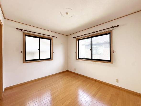 洋室6.9帖。一日の疲れをいやしてくれる主寝室。時を忘れて過ごす場所として過ごせるお部屋です。