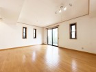 みんなが集い、食事と楽しい会話が始まるダイニング。