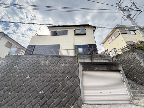 住む人を映し出す洗練された佇まいは、いつまでも輝き続けながらいつしか街の風景に溶け込んでいきます。