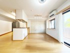 のびのびとくつろげるリビングは、家族のコミュニケーションの場として、みんなが集まる一番の場所に。