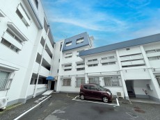 爽やかな青空の下に贅沢なほどに降り注ぐ陽光、豊かな居住性と、クオリティが見事に調和した住空間は、住まうことの喜びを感じさせてくれ