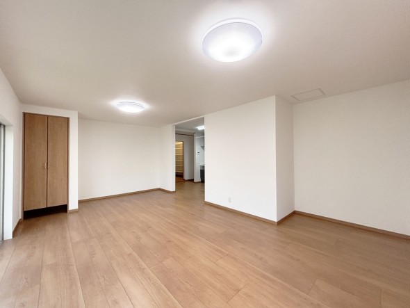 一日の疲れをいやしてくれる主寝室。時を忘れて過ごす場所として過ごせるお部屋です。