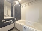 一日の疲れが癒される優雅なバスタイムを堪能できるゆとりあるバスルームです。