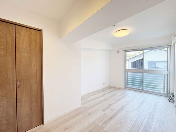 明るくあたたかな居室では、朝の目覚めも気持ちよく起きられます。