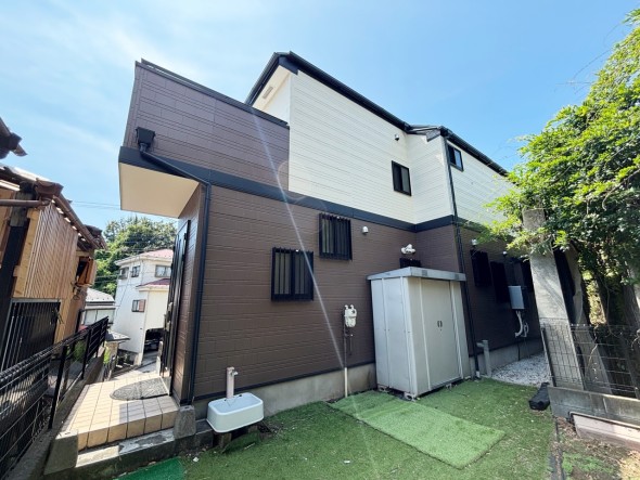 爽やかな青空の下に贅沢なほどに降り注ぐ陽光、豊かな居住性と、クオリティが見事に調和した住空間は、住まうことの喜びを感じさせてくれ