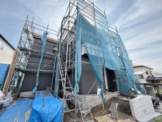 爽やかな青空の下に贅沢なほどに降り注ぐ陽光、豊かな居住性と、クオリティが見事に調和した住空間は、住まうことの喜びを感じさせてくれ