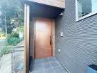 お客様をお迎えする玄関は落ち着いた雰囲気。