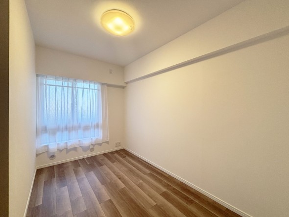 一日の疲れをいやしてくれる主寝室。時を忘れて過ごす場所として過ごせるお部屋です。