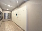 宅配ボックスがあるためご不在時であってもお帰りの際に大きな荷物をお受け取りいただけます。