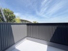 日差しの差し込むバルコニー