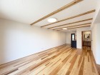 家族と過ごすひと時を優しく包み込むリビングダイニング。