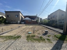 周辺は閑静な住宅街につき落ち着いた環境です。