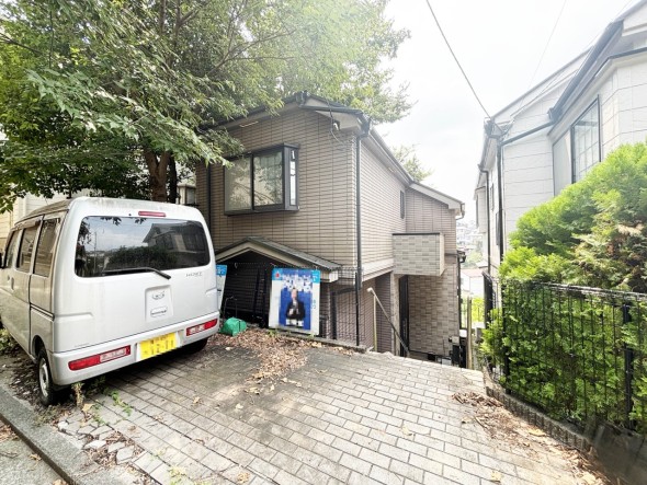 周辺は閑静な住宅街につき落ち着いた環境です。