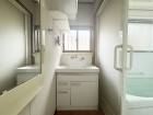 真っ白な洗面台で、気持ちの良い朝を迎えられそうです。