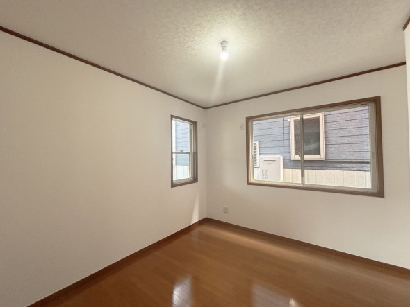 一日の疲れをいやしてくれる主寝室。時を忘れて過ごす場所として過ごせるお部屋です。