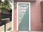 お客様をお迎えする玄関は落ち着いた雰囲気。