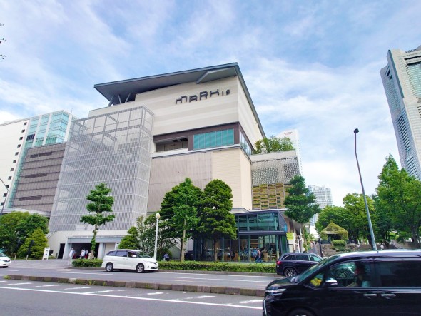 ショッピングセンター 130m MARKISみなとみらい