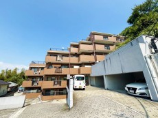 周辺は閑静な住宅街につき落ち着いた環境です。