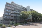 マンション外観。生活利便性に優れた立地環境。