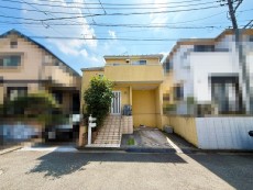 周辺は閑静な住宅街につき落ち着いた環境です。