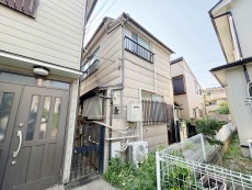 周辺は閑静な住宅街につき落ち着いた環境です。