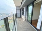 気持ちのいい空が見渡せる広いバルコニー。