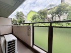 日差しの差し込むバルコニー