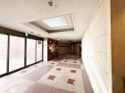 お客様をお迎えするエントランスは落ち着いた雰囲気。
