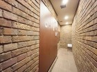 宅配ボックスがあるためご不在時であってもお帰りの際に大きな荷物をお受け取りいただけます。