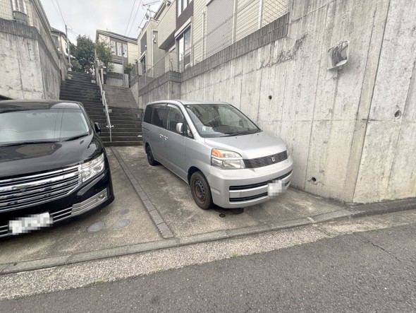 お客様をお迎えする玄関は落ち着いた雰囲気。