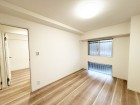 洋室6帖。一日の疲れをいやしてくれる主寝室。時を忘れて過ごす場所として過ごせるお部屋です。