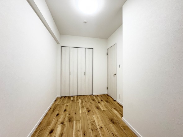 フローリングの部屋は清潔感があり、日々のお掃除も楽で助かります。