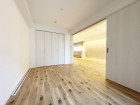 一日の疲れをいやしてくれる主寝室。時を忘れて過ごす場所として過ごせるお部屋です。