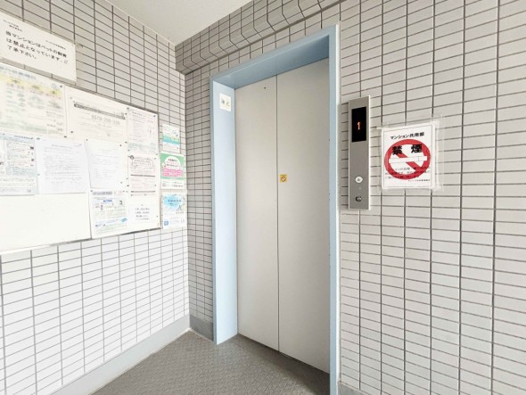 エレベーター付きのマンションです。