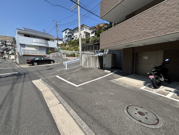 駐車場・バイク置場。空き状況要確認