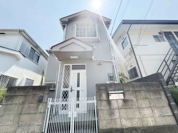 周辺は閑静な住宅街につき落ち着いた環境です。