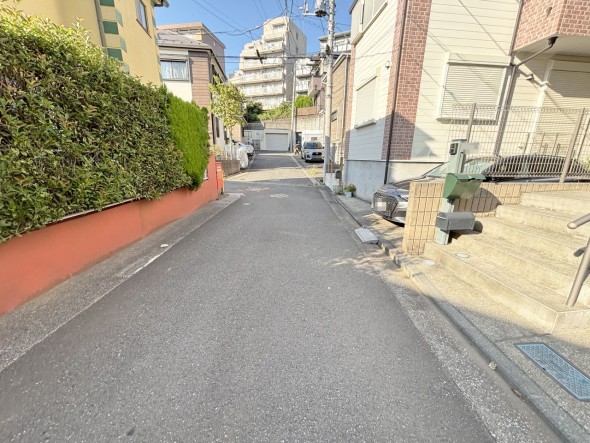 周辺は閑静な住宅街につき落ち着いた環境です。