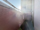 日差しの差し込むバルコニー