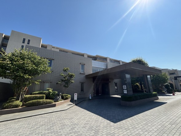 爽やかな青空の下に贅沢なほどに降り注ぐ陽光、豊かな居住性と、クオリティが見事に調和した住空間は、住まうことの喜びを感じさせてくれ