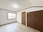 フローリングの部屋は清潔感があり、日々のお掃除も楽で助かりますね！