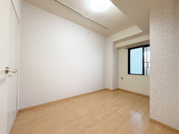 感性を育むプライベートルームはシンプルでスマートな空間。