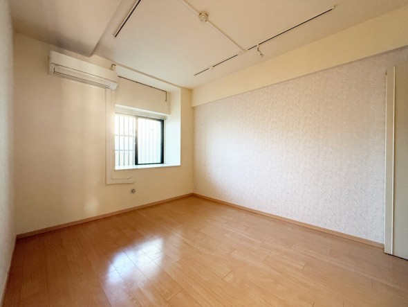 フローリングの部屋は清潔感があり、日々のお掃除も楽で助かりますね!