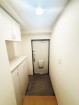 居住者の帰り、訪れる方を優しく迎え、やすらぎに満ちた生活空間を予感させる。健やかな暮らしを楽しめそう。