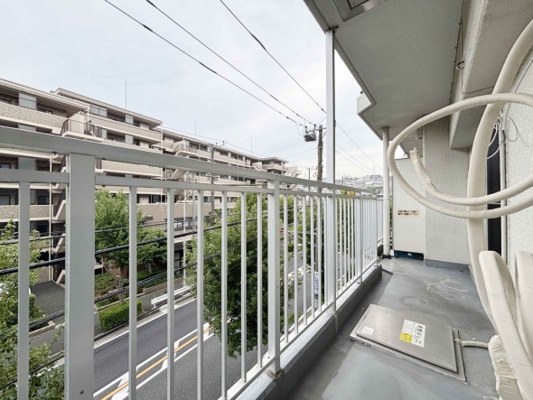 日差しの差し込むバルコニー