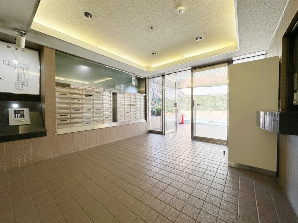 住戸専用の郵便受けもございます。