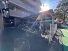 駐輪場は屋根付きのため、自転車が雨風にさらされにくいのも嬉しいポイント。